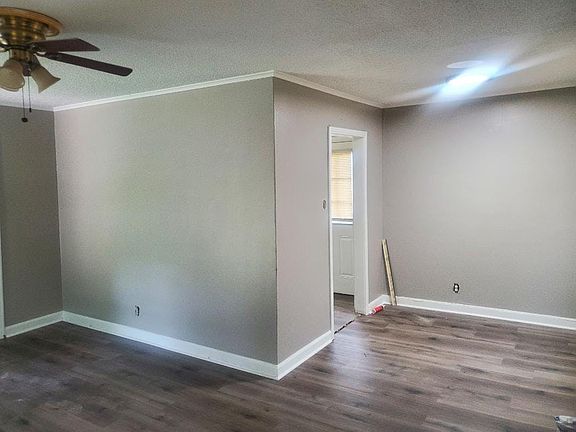 3rd image of 3477 Parker Ave
