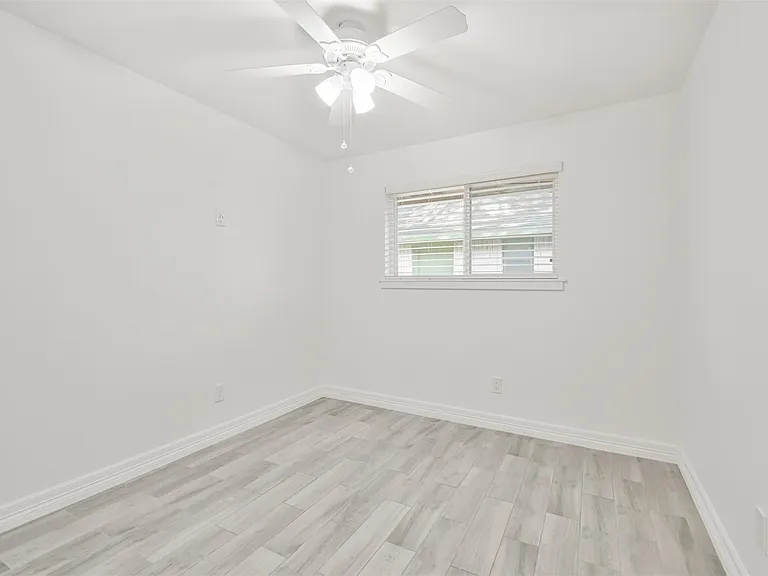 7623 Yellow Pine Dr — Photo 32