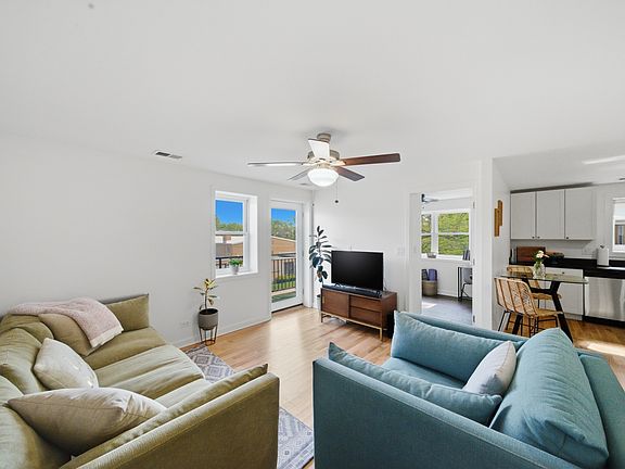 4th image of 2501 W Bryn Mawr Ave APT 308