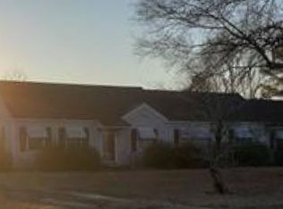 1027 W 2nd Ave, Red Springs, NC 28377