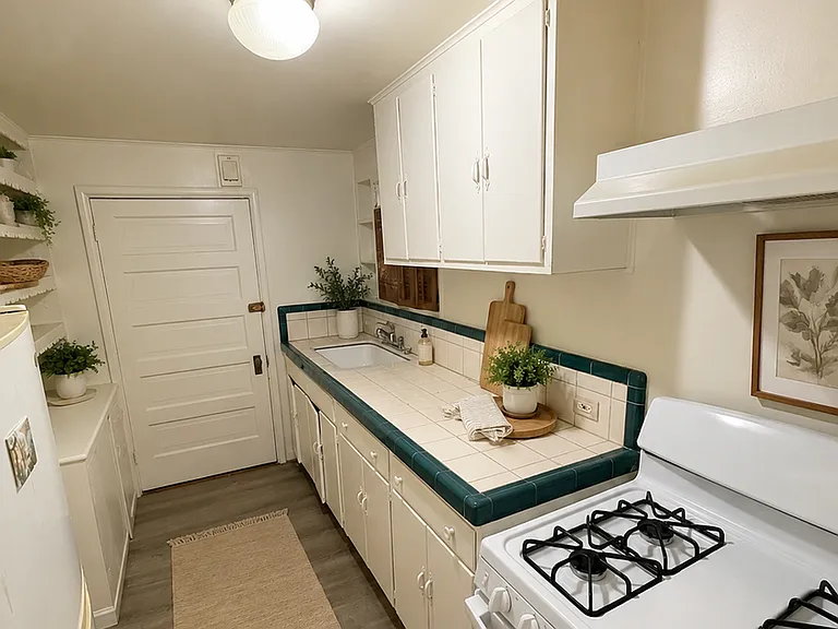 840 E Brown Ave — Photo 7