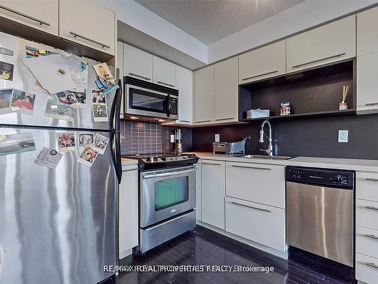 25 Carlton St #701 — Photo 4