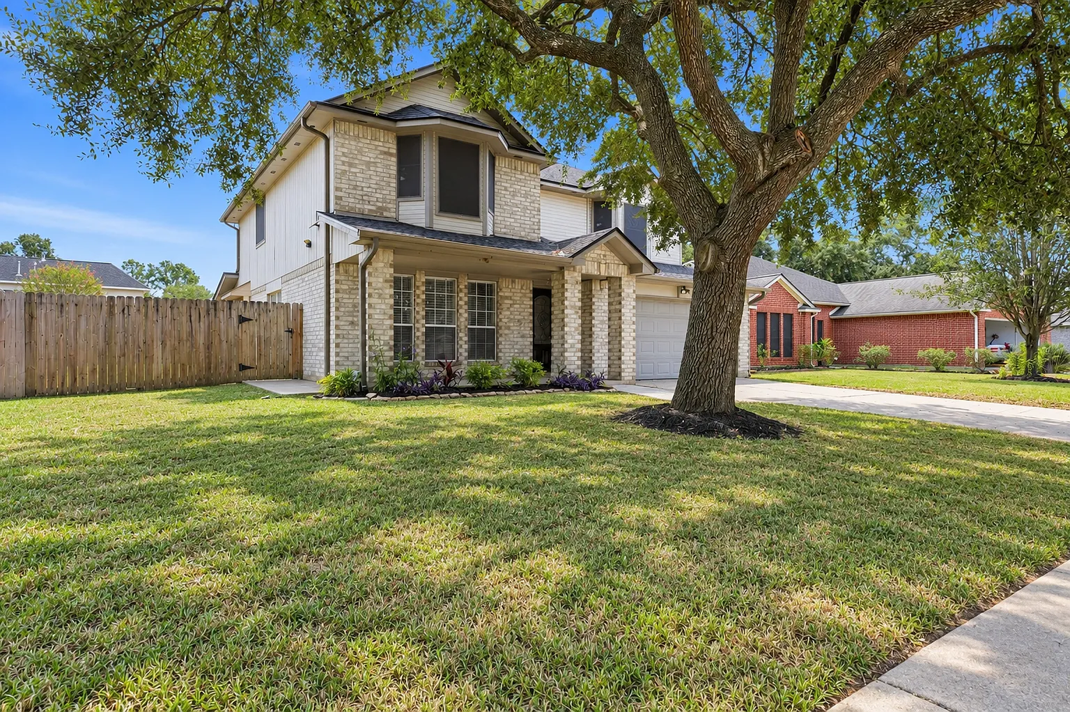 4 bed, 2.5 bath, 2353 sqft, $2,850 — Photo 2