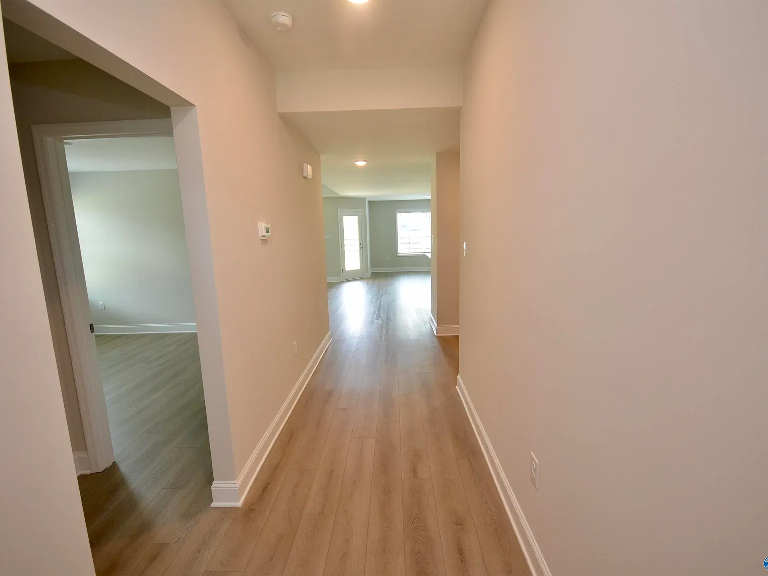 3 bed, 2.0 bath, 1620 sqft, $1,900 — Photo 2