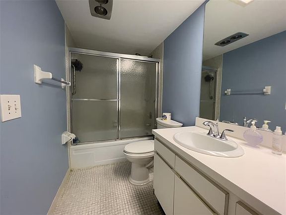 5th image of 575 Oaks Ln