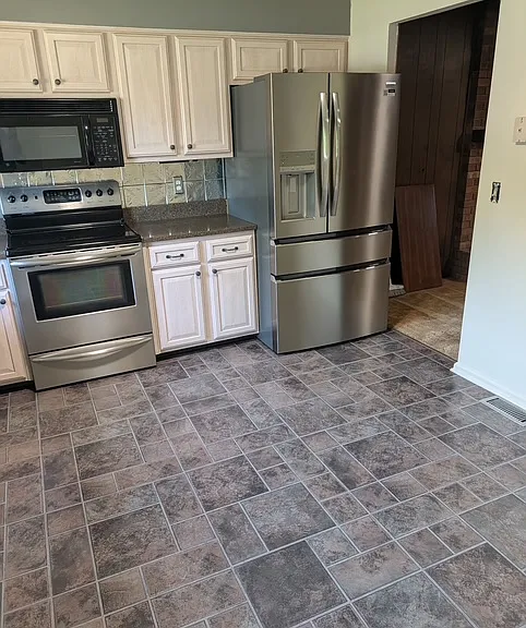 3470 Cherryhill Dr — Photo 16