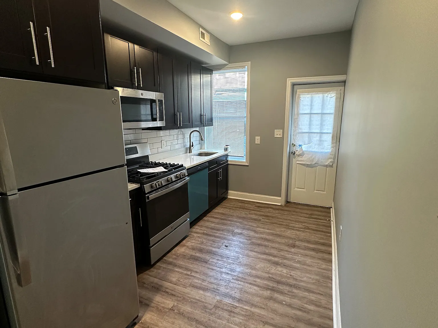 3 bed, 2.0 bath, $2,000 — Photo 4