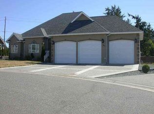 1881 SW Waterside Ct, Oak Harbor, WA 98277