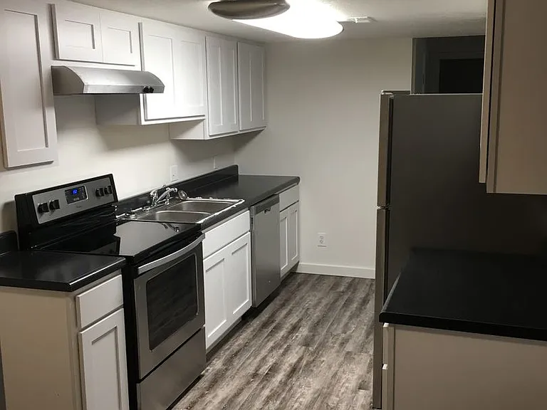 1902 Karen Ct — Photo 29