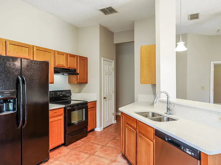 8073 Leafcrest Dr — Photo 7