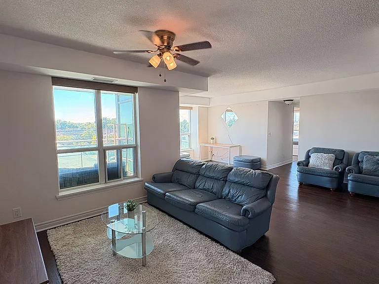 60 Fairfax Cres #425 — Photo 5