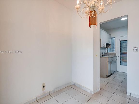 5th image of 1004 Pennsylvania Ave APT 18