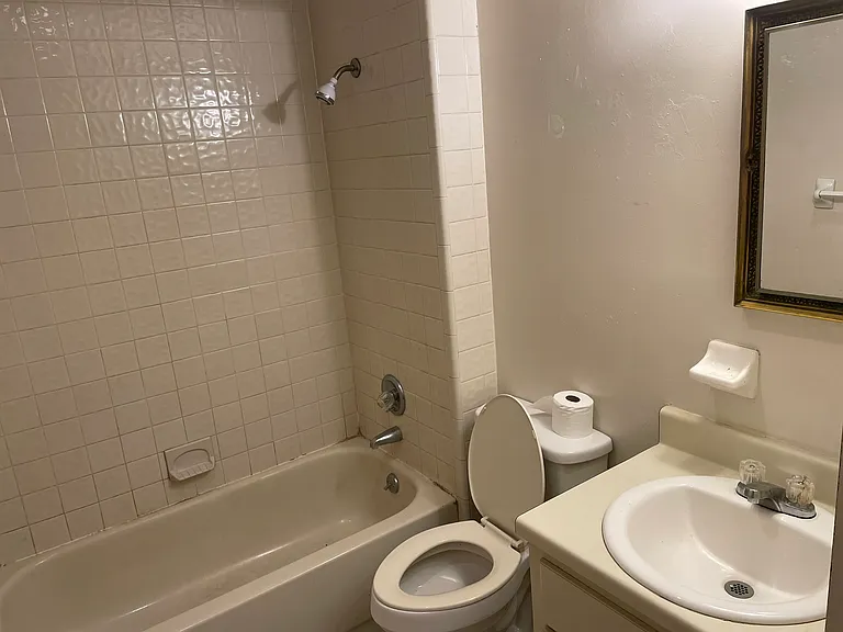 827 SW 64th Ter #A — Photo 5