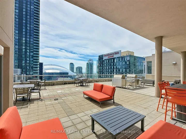 250 Wellington St W #436 — Photo 37