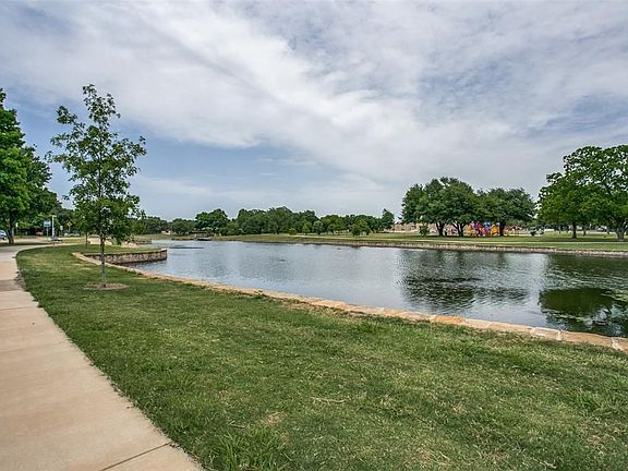 2nd image of 1608 Lake Side Ln