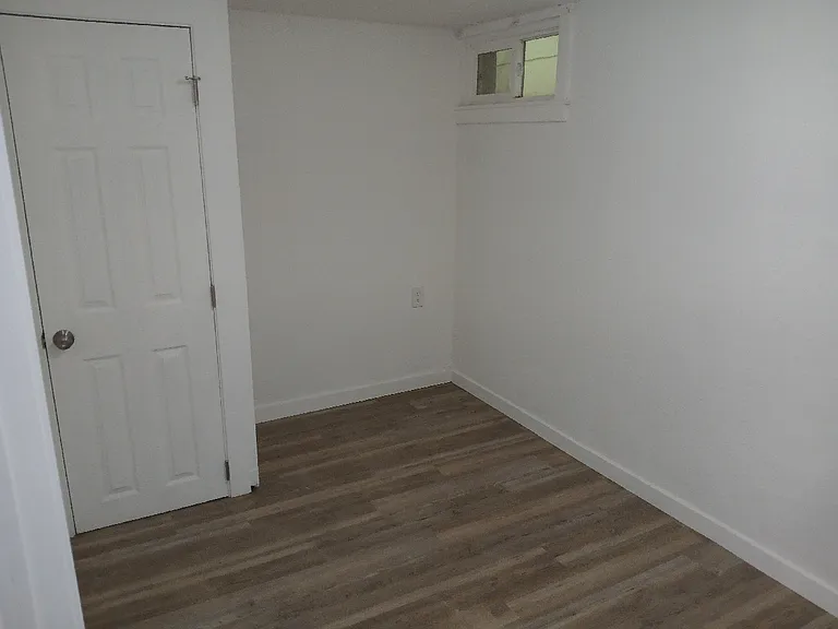 828 6th St #BASEMENT — Photo 6
