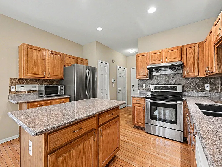 4304 Gateway Cir — Photo 8
