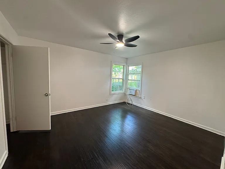 402 N Jefferson St — Photo 12