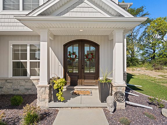 3rd image of 1207 Briarwood Ln