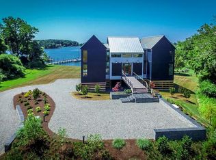 90 Railway Rd, Irvington, VA 22480