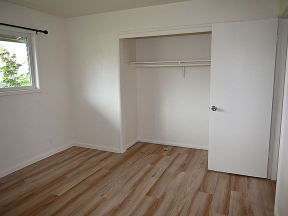 5th image of 1290 SE Oak St APT 2