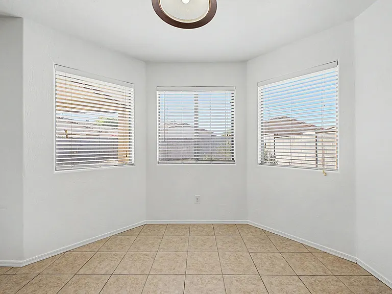 16818 W Marshall Ln — Photo 6