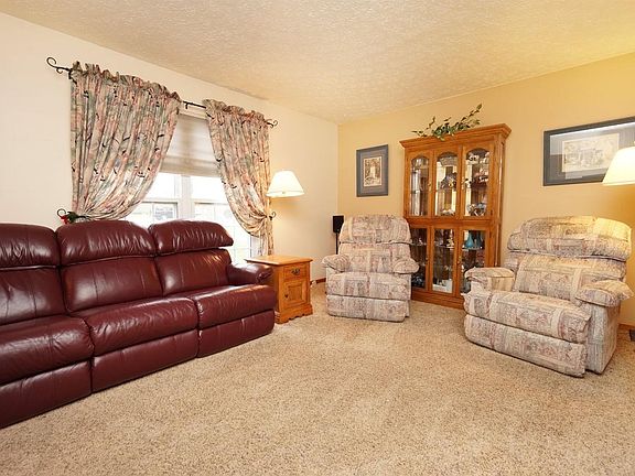 4th image of 16 Highknoll Ct