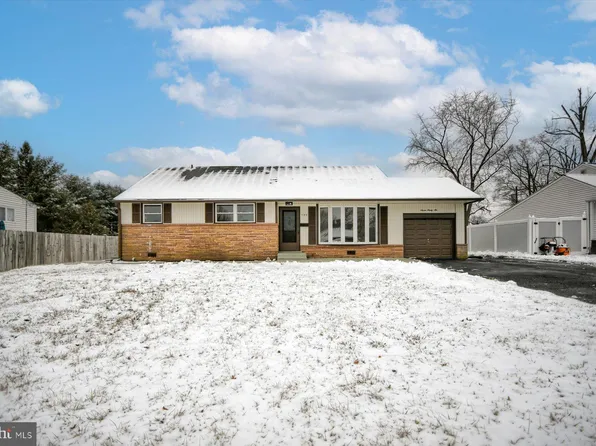 796 Spruce Rd, Warminster, PA 18974
