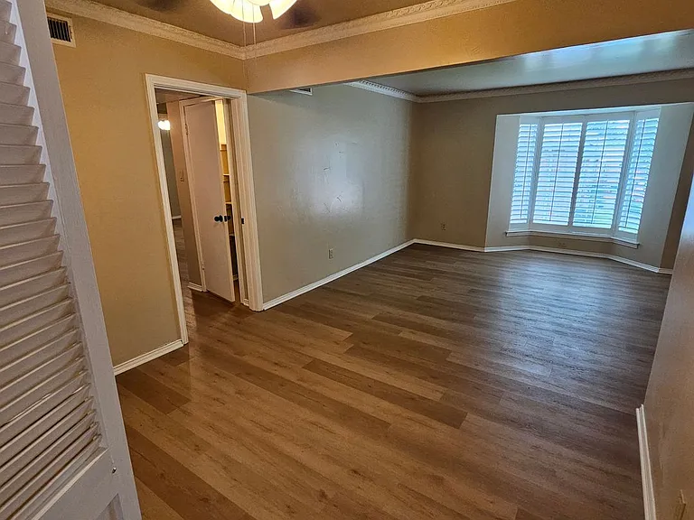 6033 Sandhurst Ln #D — Photo 24