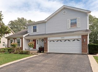 1001 Pear Tree Ln, Wheeling, IL 60090