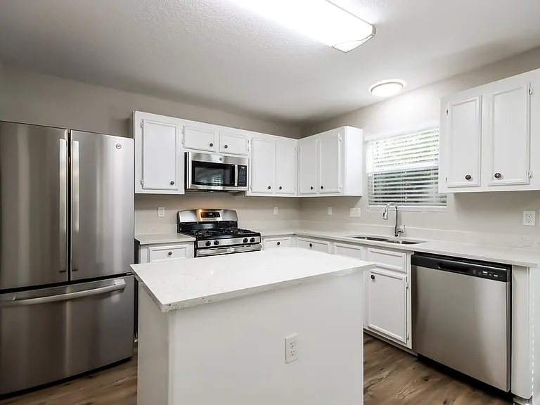 4010 Hunnington Dr — Photo 9