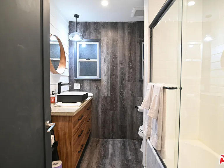 1019 N Orange Grove Ave — Photo 13