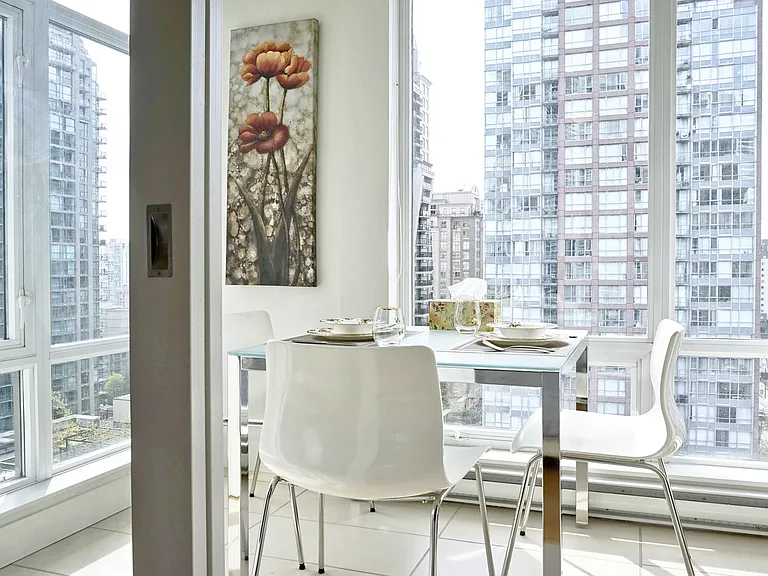 565 Smithe St #1402 — Photo 9