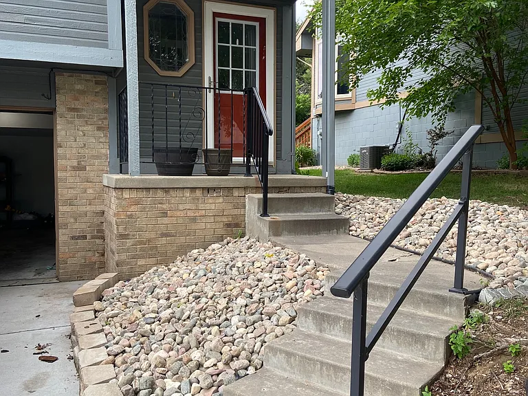 3515 Comstock Ave — Photo 2