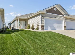 2871 Wagon Dr, Lincoln, NE 68505