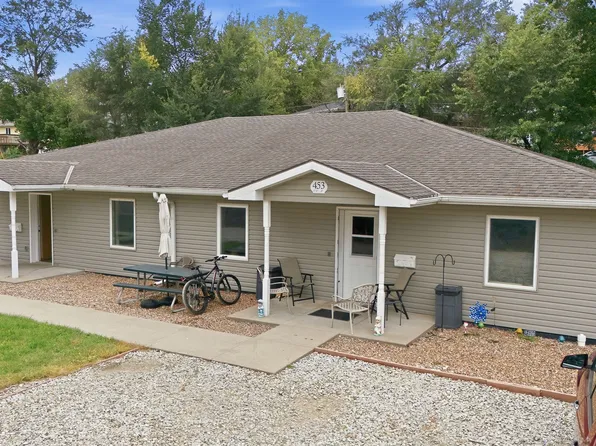 451 N 10th St, Adel, IA 50003