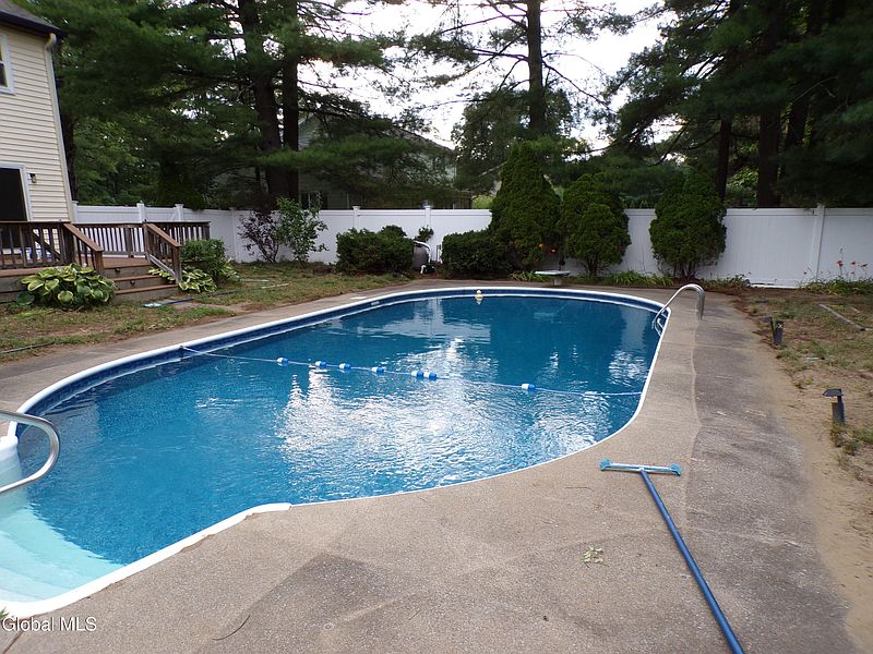 4th image of 15 Heinrick Street