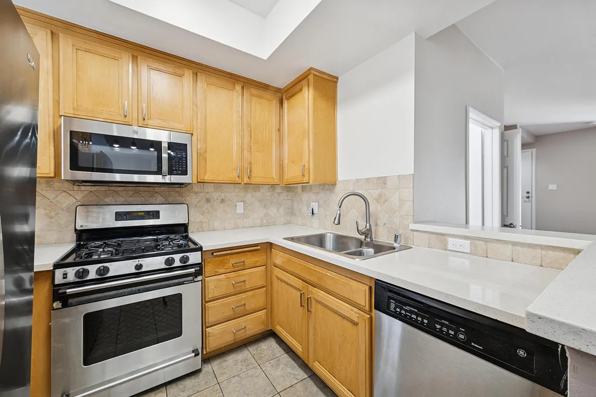 Building Photo - 1239 W 30th