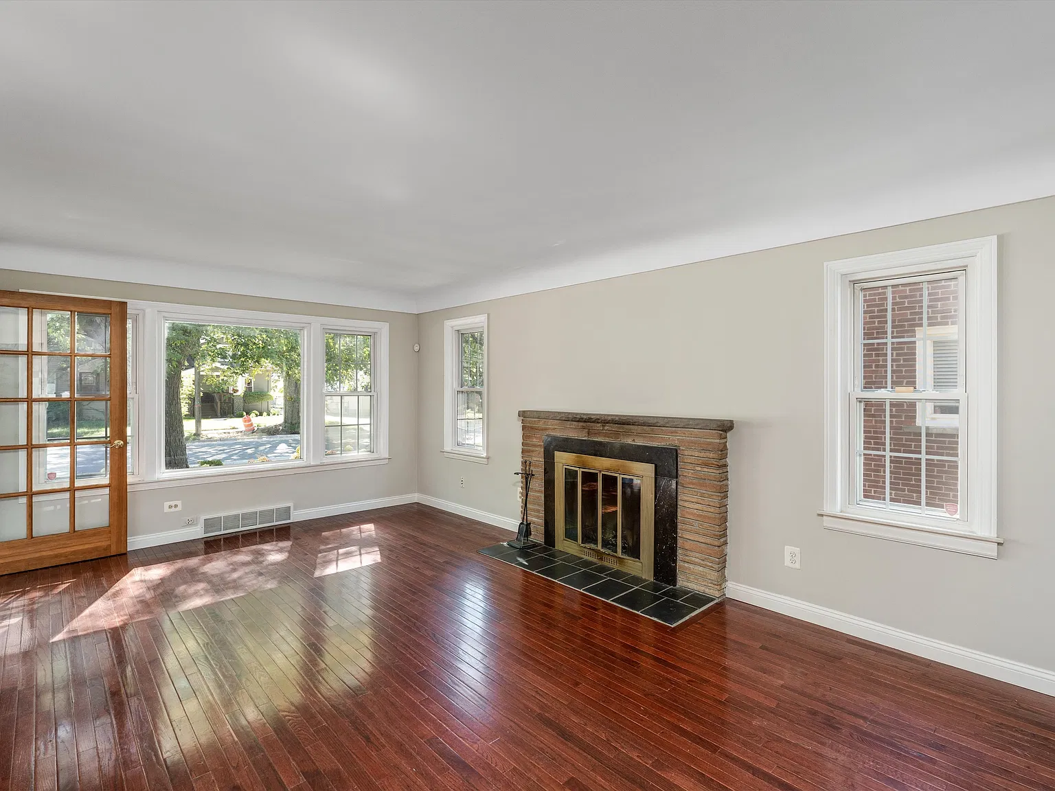 410 Catalpa Dr — Photo 4