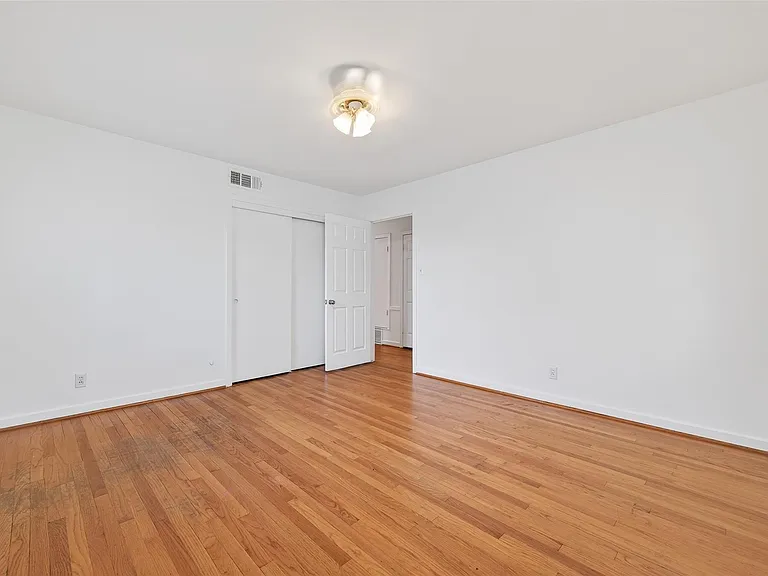 5643 Piping Rock Ln — Photo 33