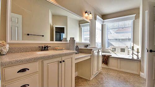 4th image of 433 Sylvan Ave Spc 14