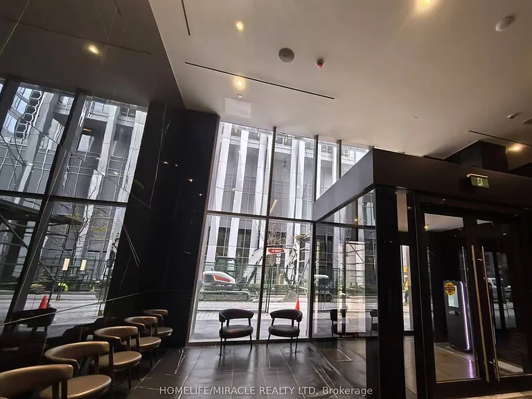 11 Yorkville Ave #2201 — Photo 2
