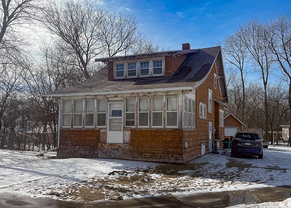 1st image of 209 Walnut St