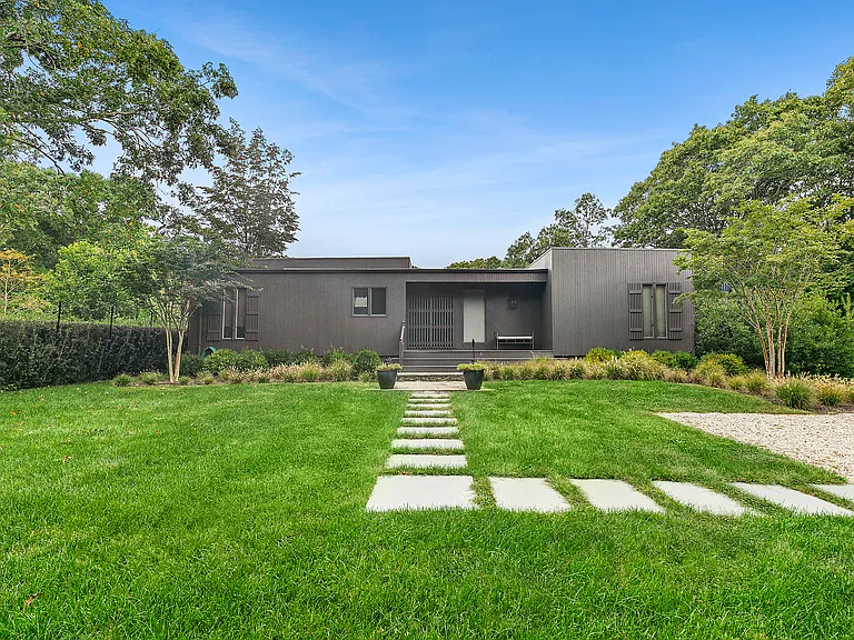 1 Oakwood Ct — Photo 2