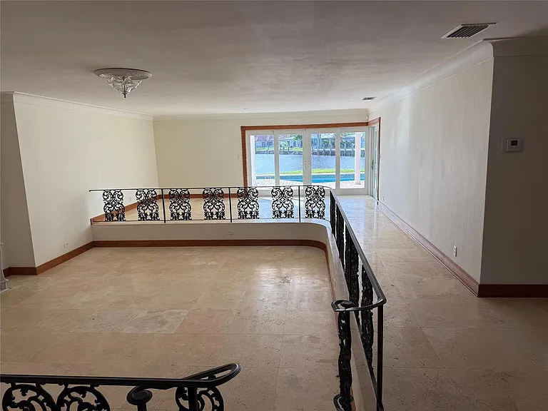 5251 NE 29th Ave — Photo 6