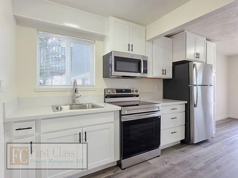 12345 SW Hall Blvd #5 — Photo 3