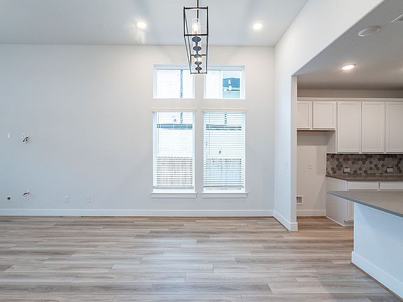 5th image of 209 Alicante Ln