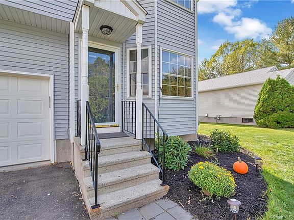 2nd image of 3 Pheasant Hill Dr #3