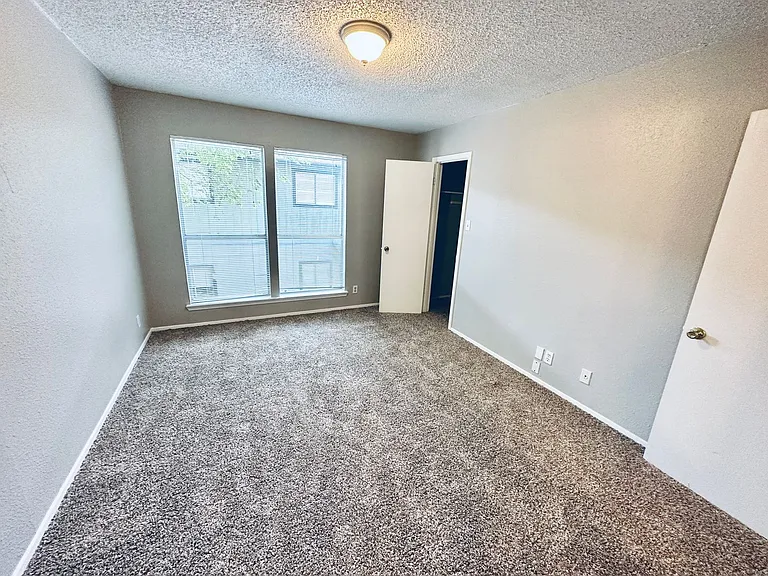 1318 Southport Dr — Photo 11