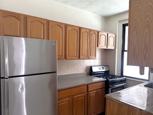 2158 35th St APT 1A, Astoria, NY 11105